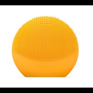 Foreo Luna Fofo Facial Cleansing Device in Sunflower